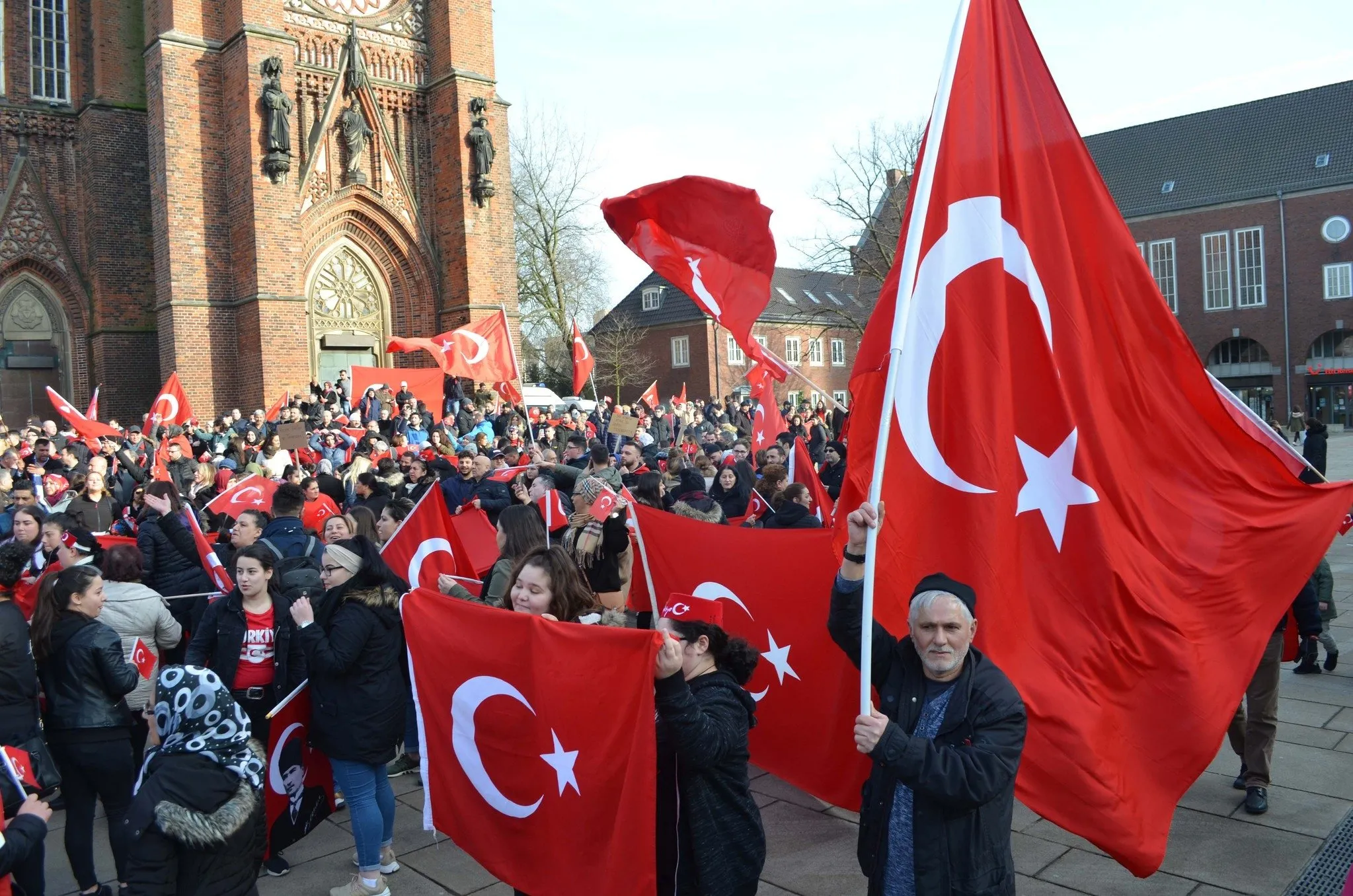Almanya’da Mehmetçiğe destek mitingi
