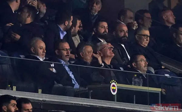 Ali Koç'un bu yaptığı taraftarı çıldırttı! Tepkiler çığ gibi - 41