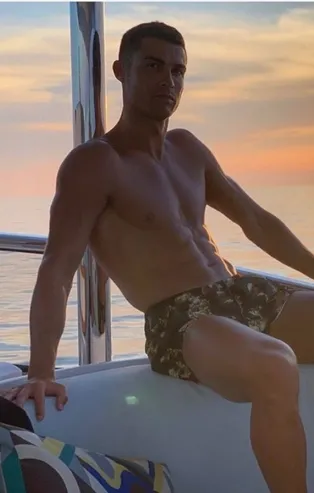 Koronavirüse yakalanan Cristiano Ronaldo'nun karantina günlüğü: İyiyim, güneşleniyorum