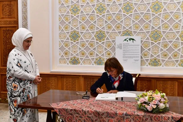 ozbekistanda-lider-eslerinden-emine-erdogana-sifir-atik-sozu-1668174415346.jpeg Özbekistan’da lider eşlerinden Emine Erdoğan'a ‘sıfır atık’ sözü-5