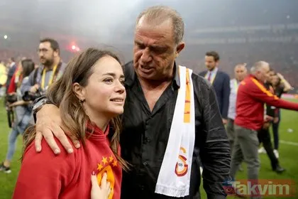 Galatasaray Fenerbahçeli Şener Özbayraklı’yı resmen kadrosuna kattı! İşte Şener’in Galatasaray formalı pozu