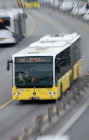 Metrobüste yangın! Seferler aksadı...