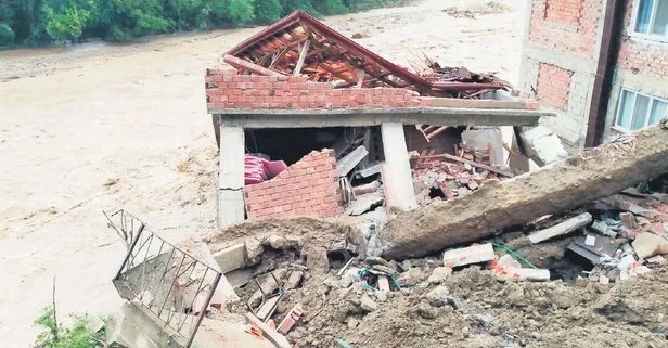 Batı Karadeniz’deki bilanço ağırlaşıyor! Binalar ve camiler yıkıldı, 2 vatandaş ise kayıplara karıştı