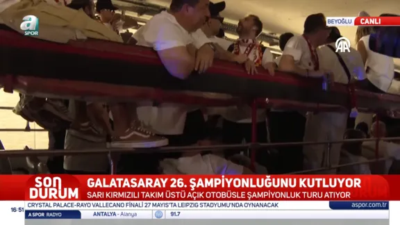 Galatasaray'ın şampiyonluk kutlamasında Osimhen detayı: Herkes öndeyken o arkada kaldı!