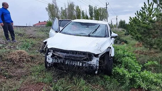 Sivas’ta otomobil şarampole uçtu: 1’i bebek 6 kişi yaralandı