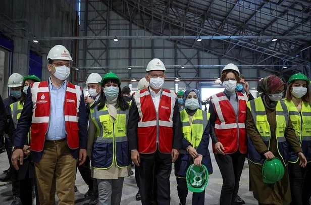CHP'den başörtülü poz kurgusu mu? Kemal Kılıçdaroğlu'nun yanındaki iki başörtülü kişinin baret takmamaları dikkat çekti - Takvim