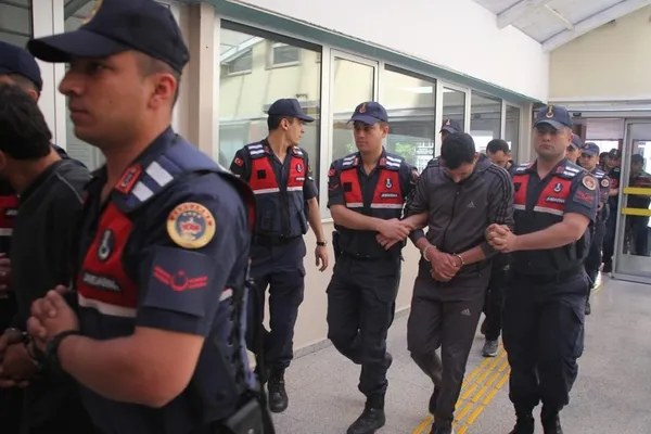 son-dakika-kocaelide-deas-bombacisi-yakalandi-orgute-buyuk-darbe-1653377102452.jpg SON DAKİKA! Kocaeli'de DEAŞ bombacısı yakalandı! Örgüte büyük darbe-3