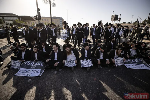 Göstericiler, kuzey güney yönünde uzanan ve Bney Brak kentinden geçen 4 numaralı otoyolu trafiğe kapattı. Polisler, otoyolda oturma eylemi yapan...