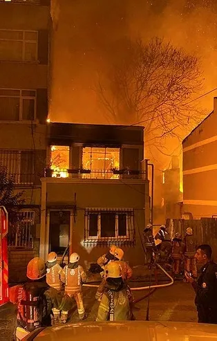Beyoğlu'nda yangın paniği!