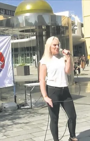 Sağcı lider Anna Braten'den skandal hareket! Kur'an-ı Kerim'i parçalamak istedi