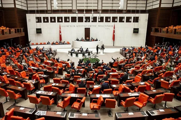 Son dakika: AK Parti'den CHP ve İYİ Parti'ye "Baro teklifi" ziyareti