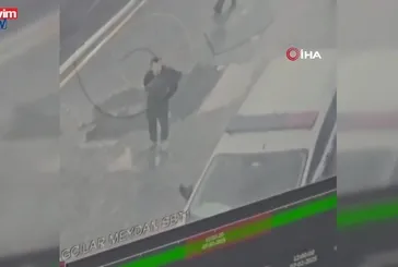 Bağcılar’da polise bıçakla saldırı! O anlar kameraya böyle yansıdı