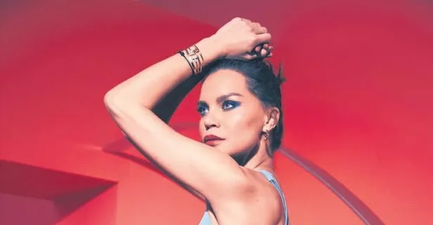 Ebru Şallı reklam çekimleri için şekilden şekile girdi