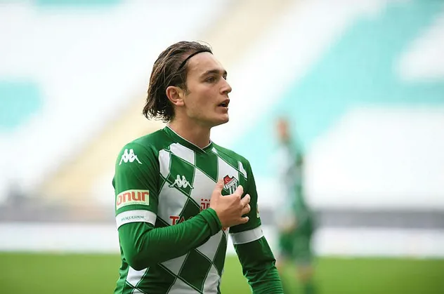 Bursaspor’da kadro dışı bırakılan Ali Akman’da flaş gelişme