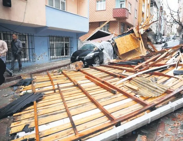 Türkiye'yi lodos çarptı! Saatte 130 kilometre hıza ulaşan rüzgar can aldı-1