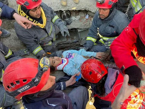 Zeynep Bastık bul kızlarımızı! Deprem enkazından 99 saat sonra çıkan Ayfer Gül Beyaz Gül'le hayata tutundu - 12