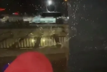 AK Parti seçim otobüsüne saldırı: 3 kişi yaralandı!