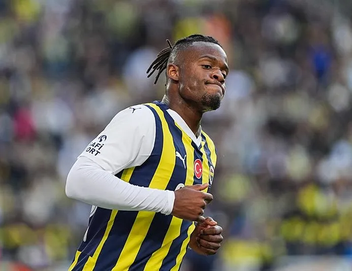 Forvette Batshuayi savunmada Djiku