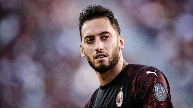 İtalya'da Hakan Çalhanoğlu fırtınası! Milan'ın Sampdoria'yı 4 golle geçtiği maçta 12 yıllık rekoru kırdı-3