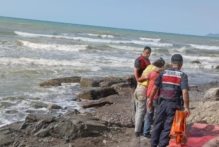 Yürüyüş yaparken uçurumdan düştü