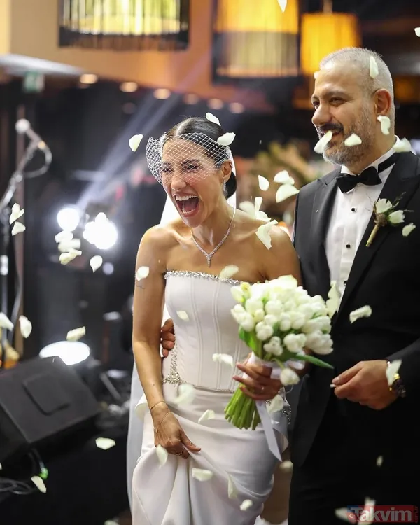 Düğünde eski sevgilisiyle nikah şahidi oldu! Çağla Şıkel’in ablası evlendi! 7 yıllık eski eşi Emre Altuğ’dan sonra ilk defa... - 24