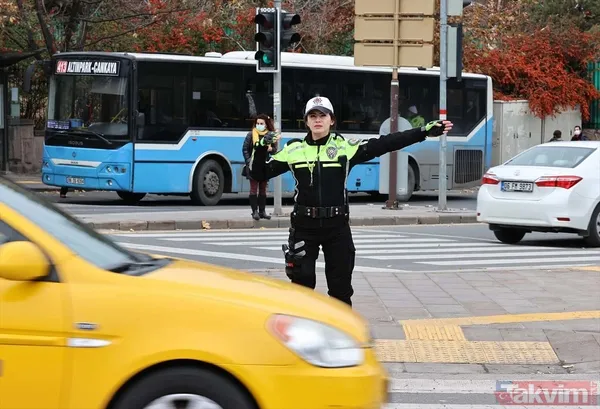 Kadın trafik polisleri Ankara'nın kalbinde trafik düzenini sağlıyor! - 14
