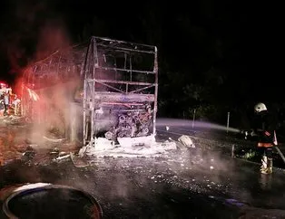 Seyir halindeki yolcu otobüsü cayır cayır yandı