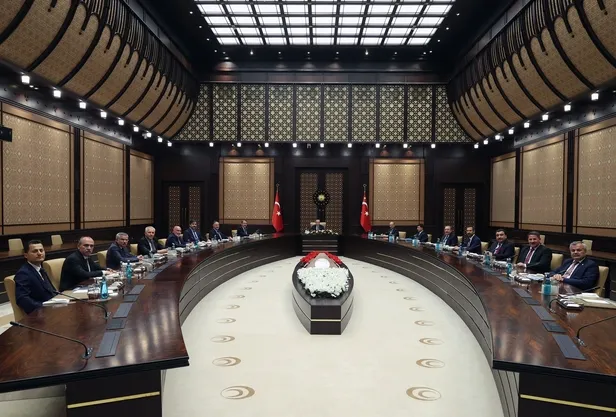 baskan-erdogan-memur-sen-heyetini-kabul-etti-1633369623879.jpeg Başkan Erdoğan Memur-Sen heyetini kabul etti-1