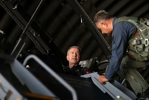 Son dakika: Bakan Hulusi Akar'dan Ege ve Doğu Akdeniz'e çıkarma! Yunanistan'a sert uyarı: Yanlış hesap Ankara'dan döner-4
