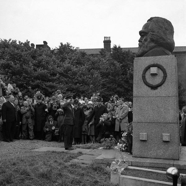 karl-marxin-mezarinin-turizme-acilmasi-komunistler-arasinda-tartisma-cikardi-1606828315346.jpg Karl Marx'ın mezarının turizme açılması komünistler arasında tartışma çıkardı-8