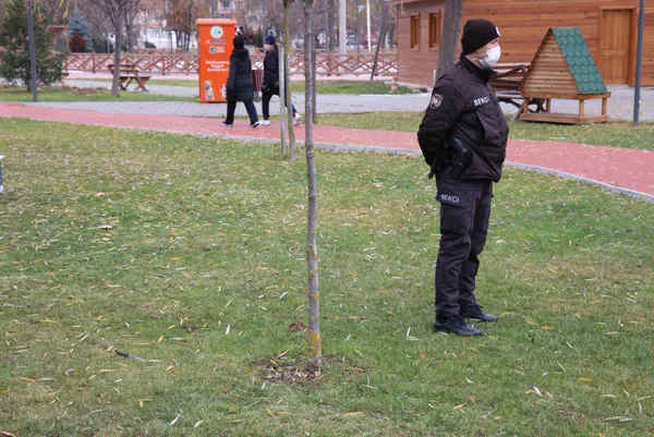boluda-parkta-yuruyen-genc-kiz-tanimadigi-biri-tarafindan-3-yerinden-bicaklandi-1608723218906.jpg Son dakika: Bolu'da parkta yürüyen genç kız tanımadığı biri tarafından 3 yerinden bıçaklandı-5