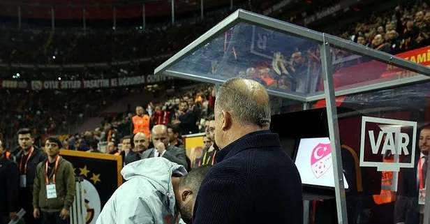 Türk Telekom Stadyumu'nda büyük buluşma! Arda Turan, Fatih Terim’in elini öptü
