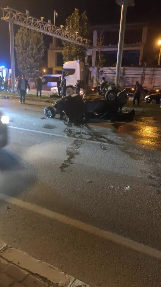 Denizli'de korkunç kaza: Metal yığınına dönen otomobilden sağ çıktı-2
