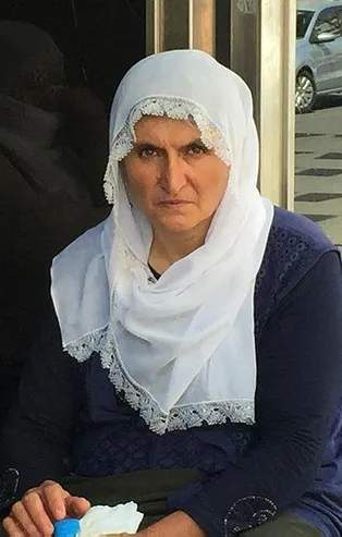 Oğlu için HDP İl Başkanlığı önünde oturma eylemi yapan anne Hacire Akar'a destek