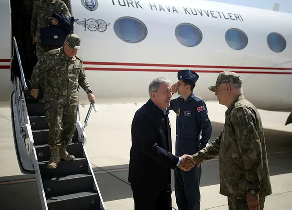 Son dakika: Milli Savunma Bakanı Hulusi Akar: İsteyen, kendine güvenen varsa yasa dışı geçişi denesin-3