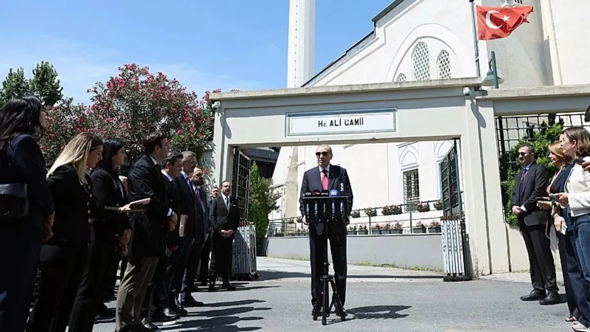 Cumhurbaşkanı Erdoğan, Cuma Namazını Hz. Ali Camisi'nde Kıldı