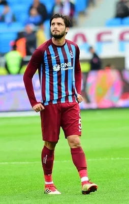 Beşiktaş Trabzonsporlu Okay Yokuşlu'ya kancayı taktı