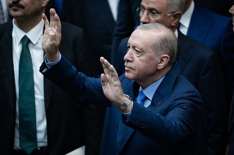 baskan-erdogandan-chpye-siz-bu-kafayla-sandikta-cok-tokat-yersiniz-kurultay-savasina-gonderme-biz-taraf-degili-1781099625479.jpeg Başkan Erdoğan'dan CHP'ye: Siz bu kafayla sandıkta çok tokat yersiniz | Kurultay savaşına gönderme: Biz taraf değiliz-8