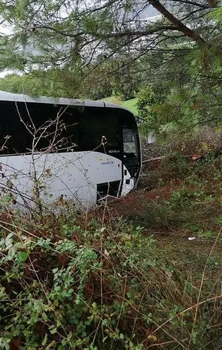 Son dakika: Antalya'da tur otobüsü şarampole yuvarlandı