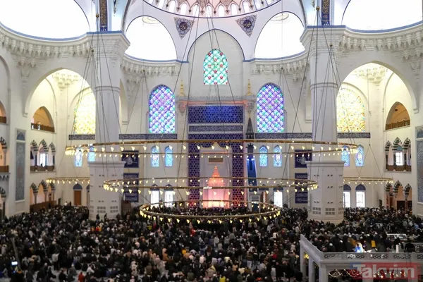 Kurban Bayramı namazı saat kaçta kılınacak? 81 İLDE BAYRAM NAMAZI VAKİTLERİ 2025: İstanbul, Ankara, İzmir il il tam liste - 10