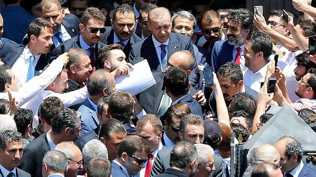 Başkan Recep Tayyip Erdoğan, cuma namazını Başyazıcıoğlu Camisi'nde kıldı-1
