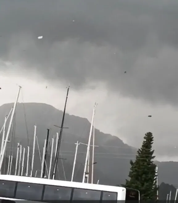 marmaris-korfezinde-hortum-panigi-1769103352745.jpeg Marmaris Körfezi’nde hortum paniği! O anlar kamerada-3