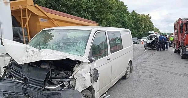 Anadolu Otoyolu'nda feci kaza! Hafif ticari araç ile minibüs çarpıştı: 3 kişi öldü, 3 kişi yaralandı