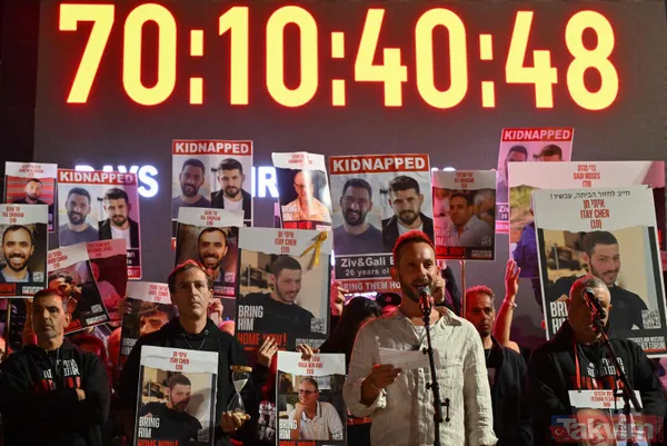 İsrailli esirlerin ailelerinden katil Netayahu'ya tepki yağmaya devam ediyor: Bakanlık yakındaki yolu 241 saniye boyunca trafiğe kapattılar - 19