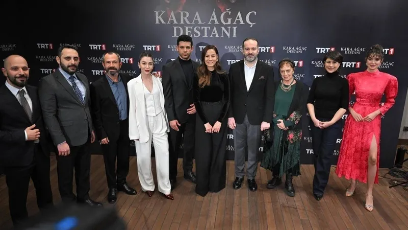 kara-agac-destaninda-ayriligin-daniskasi-yasandi-macerasi-iki-bolum-bile-surmedi-1709624164403.jpg Kara Ağaç Destanı'nda ayrılığın daniskası gerçekleşti! Macerası 3 bölüm bile sürmedi-7