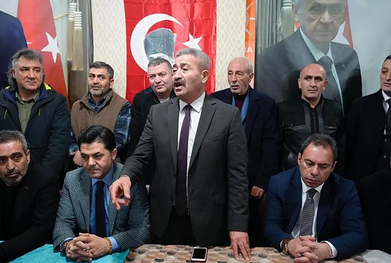 Kirli ittifak istifa getirdi