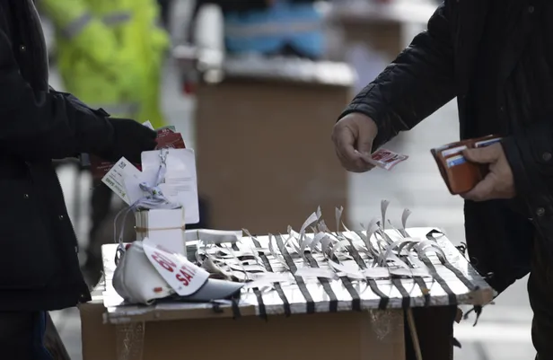 milli-piyango-parasi-nasil-alinir-2022-milli-piyango-yilbasi-ikramiyeleri-tam-yarim-ceyrek-bilet-kazananlar-odemeleri-nereden-alir-1640960518759.jpg 2022 Milli Piyango yılbaşı ikramiyeleri tam, yarım, çeyrek bilet kazananlar ödemeleri nereden alır? Milli Piyango parası nasıl alınır?-4