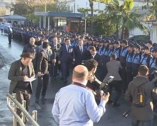 İmamoğlu kendisini zabıta ordusuna karşılattı! Sosyal medyadan tepki yağdı: Bu ne kibir