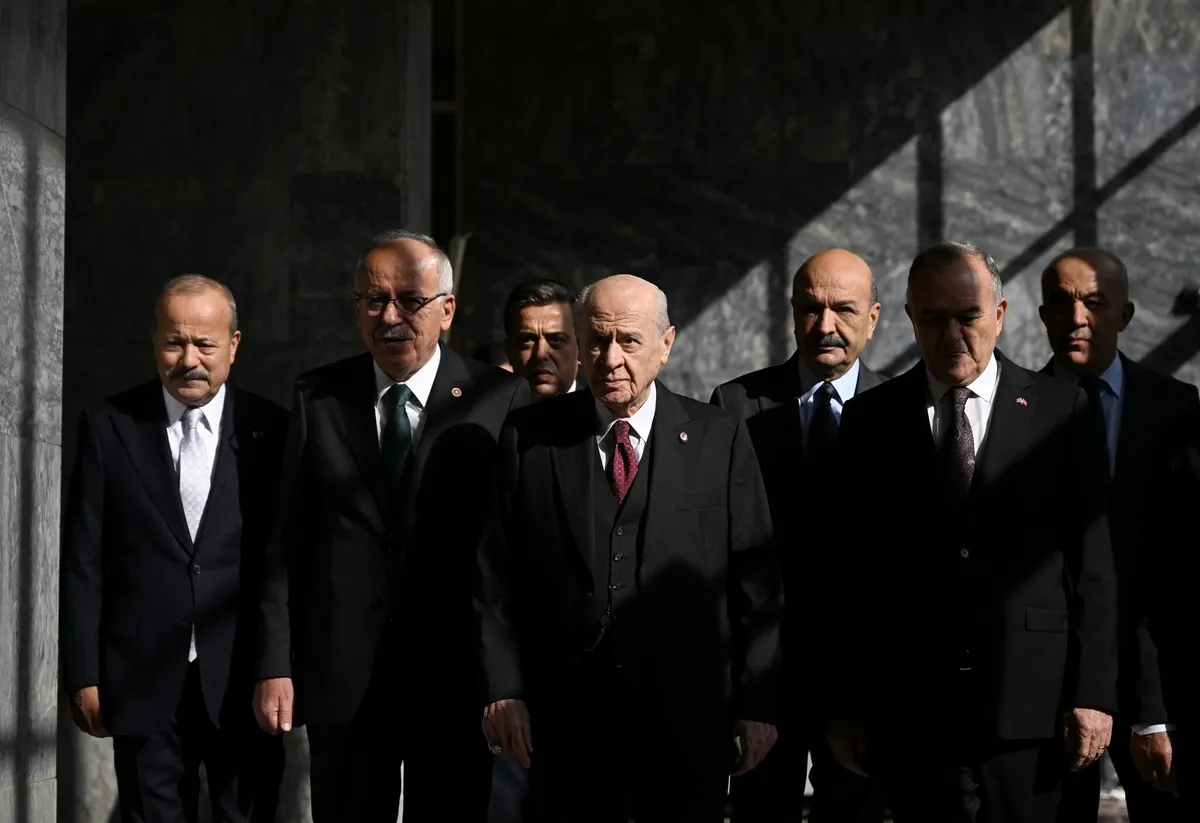 mhp-lideri-devlet-bahceliden-ibb-ve-fon-sorusturmasina-iliskin-mesaj-mahkemeler-siyasi-gosteri-yeri-degildir-1792487984533.jpeg MHP lideri Devlet Bahçeli'den İBB ve fon soruşturmasına ilişkin mesaj: Mahkemeler siyasi gösteri yeri değildir-4