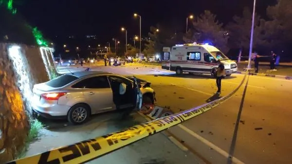 Karabük'te gece yarısı feci kaza! Kavşakta 2 otomobil çarpıştı: 2 ölü, 2 yaralı-4